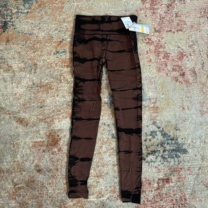 Zella Tie Dye Seamless Ankle leggings , Size Xsmall NWT Burgundy Huckle leggings